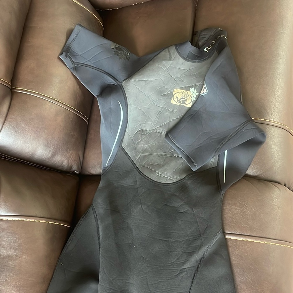 Women’s BodyGlove wetsuit